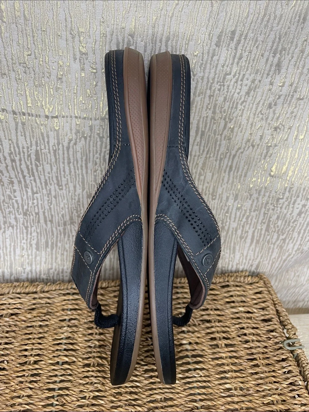 Reef Men’s Black Leather and Brown Stitching COMFY Flip-Flops Sz 10 New